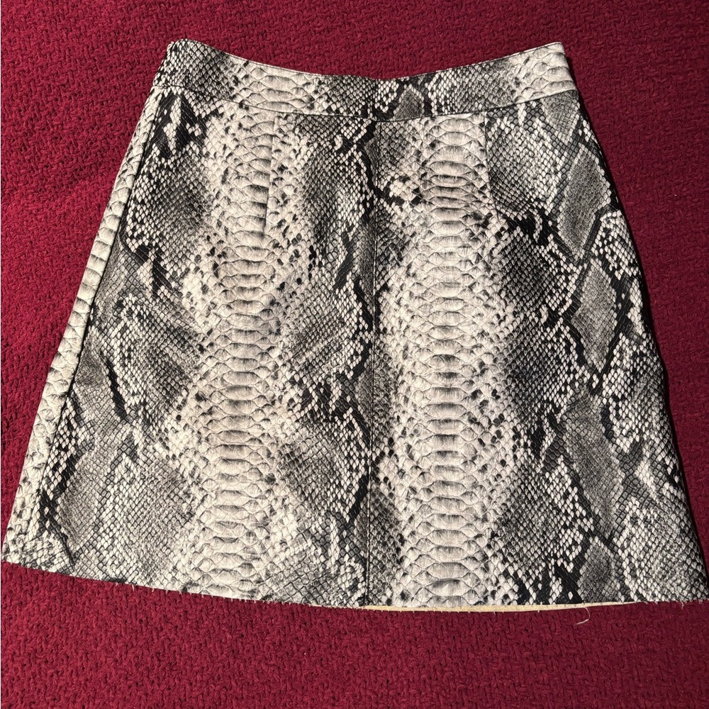 French Connection Black and White Snake Print Mini Skirt Size 4
